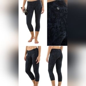 Lulu Lemon Wunder Under Paisley Inkwell Leggings- Size 8 (approximately)